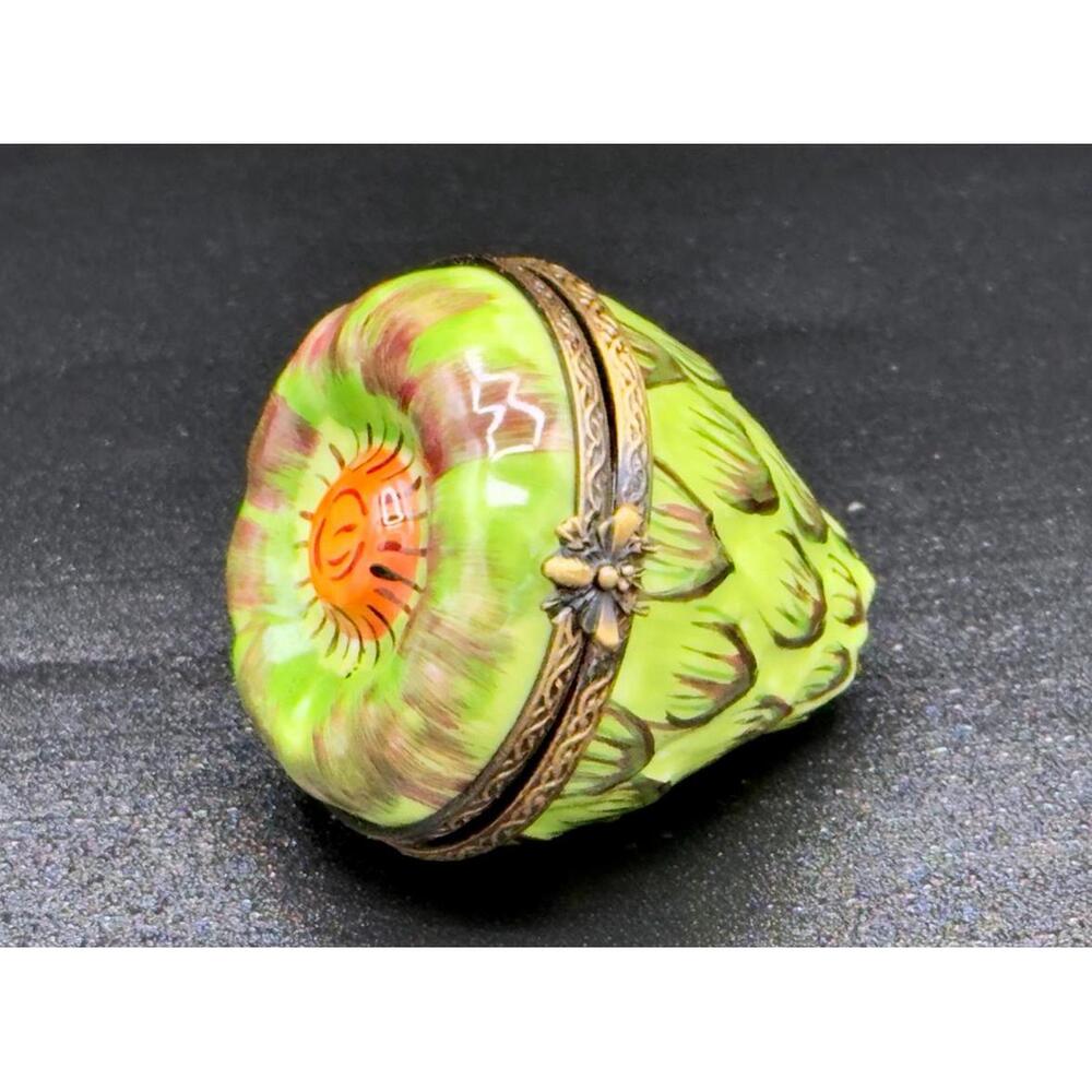 Authentic Limoges France Peint Main Artichoke Trinket Box Bee Clasp Butterfly